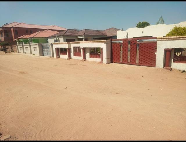 10 BEDROOM HOUSE FOR SALE IN MANKWENG